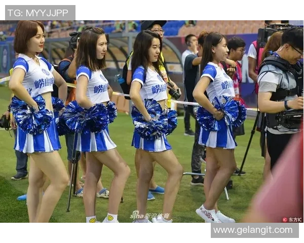 足球宝贝热舞展魅力性感诱惑引领球迷狂欢夜